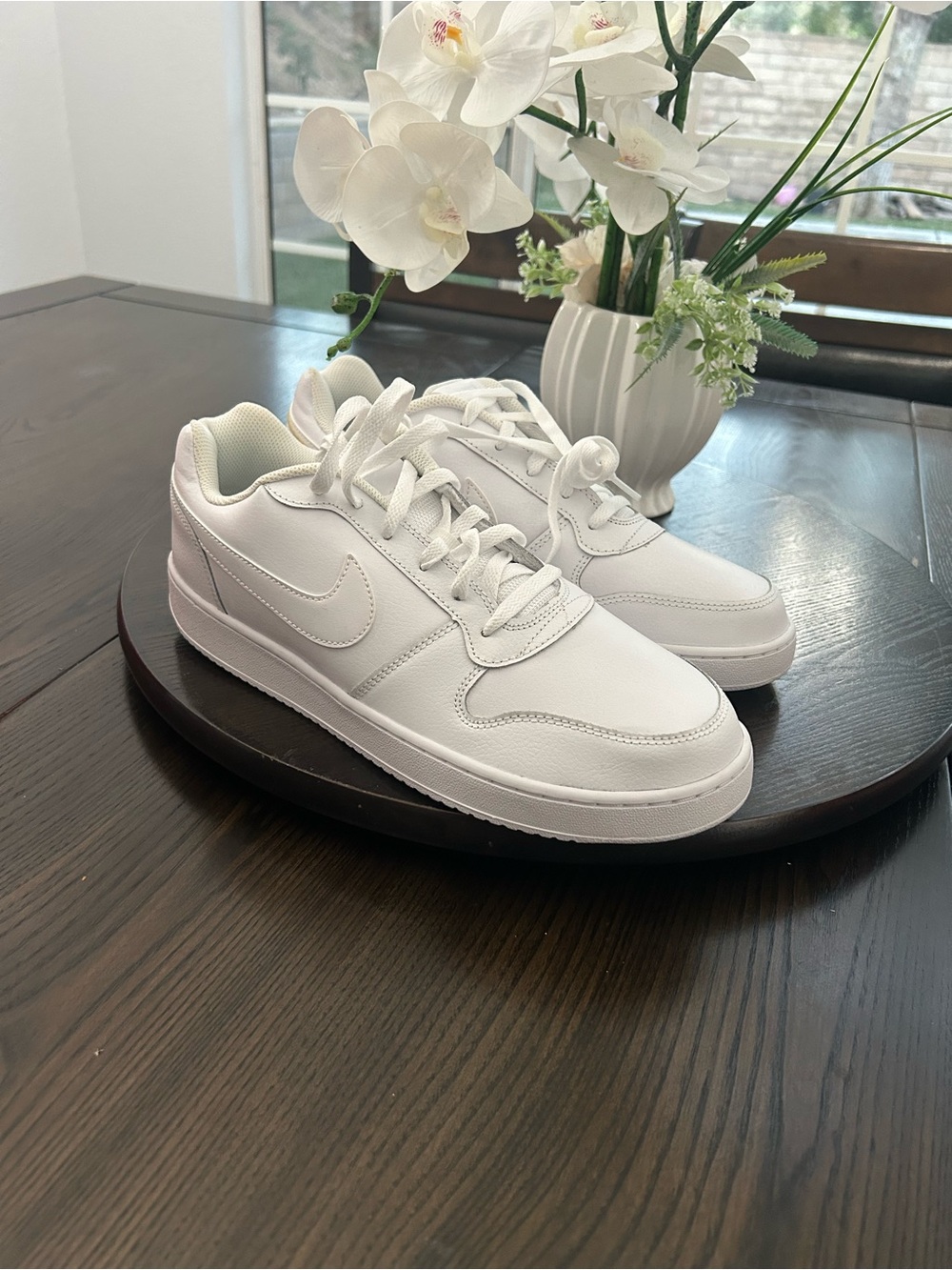 Nike Men’s White Low-Top Sneaker Ebernon low size 11